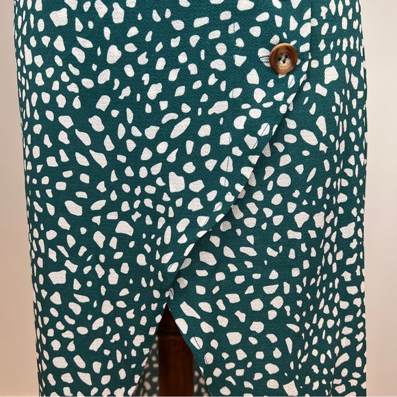 Green & White High Low Button Wrap Skirt ☘️ - Picture 11 of 14